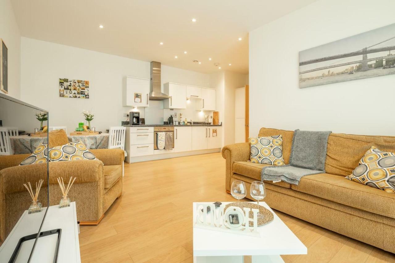Central Bedford: Two Bedrooms, Breakfast Basket Exterior foto