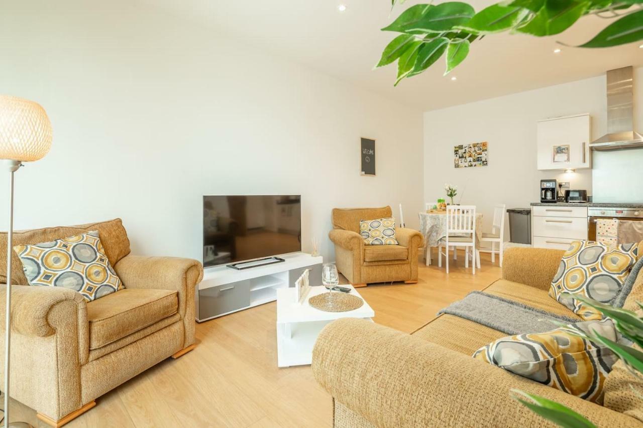 Central Bedford: Two Bedrooms, Breakfast Basket Exterior foto