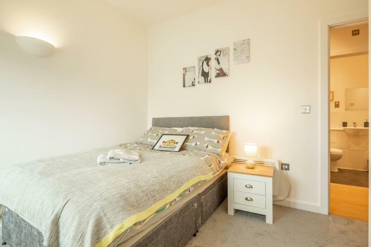 Central Bedford: Two Bedrooms, Breakfast Basket Exterior foto
