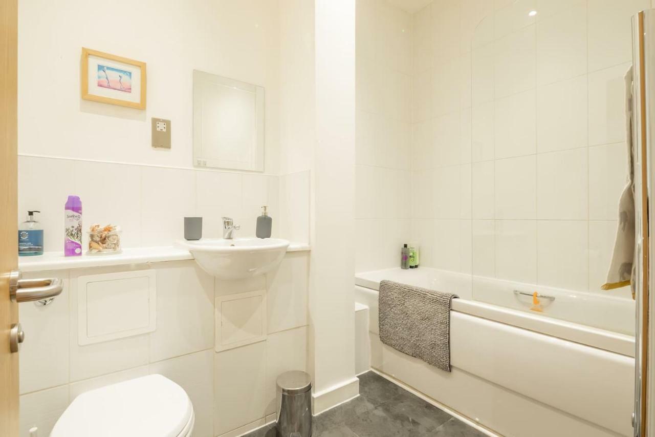 Central Bedford: Two Bedrooms, Breakfast Basket Exterior foto